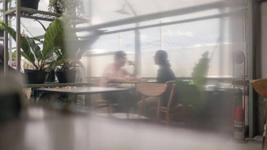 Couple enjoying a relaxed first date conversation at a modern cafe