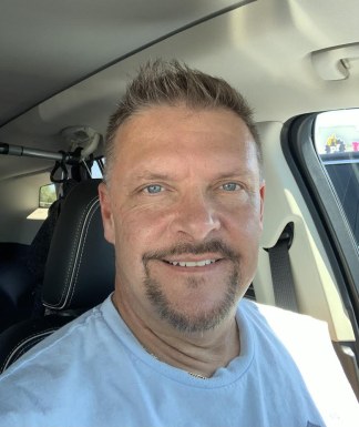 <span>Michael, 58</span>&nbsp;<span style='width: 25px; height: 16px; float: right; background-image: url(/bitmaps/flags_small/US.PNG)'>&nbsp;</span><br><span>Detroit, Соединенные Штаты Америки</span>&nbsp;<input type='button' class='joinbtn' style='float: right' value='JOIN NOW' />