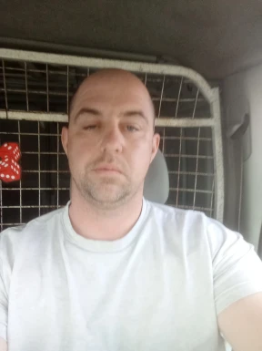 <span>John , 36</span>&nbsp;<span style='width: 25px; height: 16px; float: right; background-image: url(/bitmaps/flags_small/IE.PNG)'>&nbsp;</span><br><span>Carrickmacr, ไอร์แลนด์</span>&nbsp;<input type='button' class='joinbtn' style='float: right' value='JOIN NOW' />