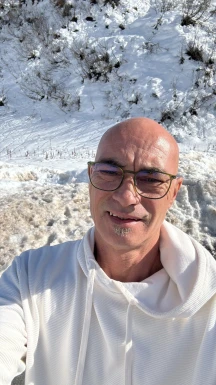 <span>Jürgen, 56</span>&nbsp;<span style='width: 25px; height: 16px; float: right; background-image: url(/bitmaps/flags_small/AT.PNG)'>&nbsp;</span><br><span>Bregenz, Austria</span>&nbsp;<input type='button' class='joinbtn' style='float: right' value='JOIN NOW' />