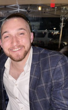 <span>Dave, 26</span>&nbsp;<span style='width: 25px; height: 16px; float: right; background-image: url(/bitmaps/flags_small/US.PNG)'>&nbsp;</span><br><span>Houston, アメリカ合衆国</span>&nbsp;<input type='button' class='joinbtn' style='float: right' value='JOIN NOW' />