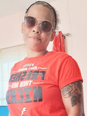 <span>Christina, 44</span> <span style='width: 25px; height: 16px; float: right; background-image: url(/bitmaps/flags_small/BS.PNG)'> </span><span style='float: right;margin-right: 20px;'><i class='fa fa-heart'></i> 7</span><br><span>Nassau, Bahamas</span> <input type='button' class='joinbtn' style='float: right' value='JOIN NOW' />