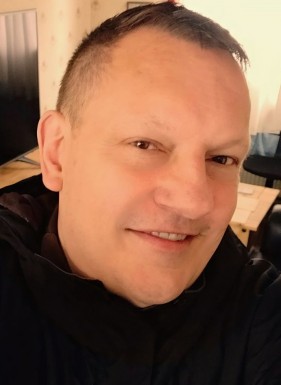 English men looking for love