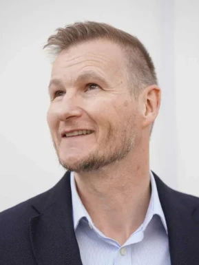 English men looking for love