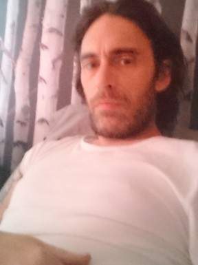 English men looking for love