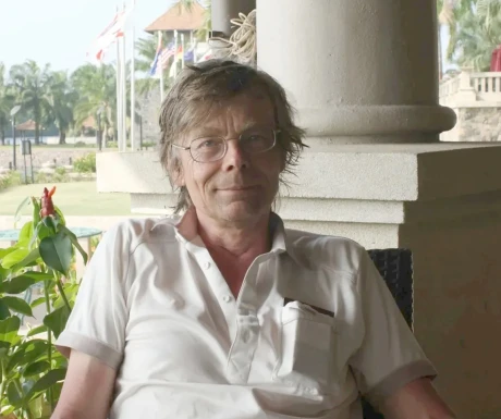 <span>Rob, 64</span> <span style='width: 25px; height: 16px; float: right; background-image: url(/bitmaps/flags_small/UK.PNG)'> </span><br><span>Luton, Reino Unido</span> <input type='button' class='joinbtn' style='float: right' value='JOIN NOW' />