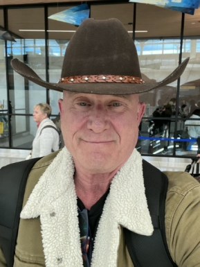 <span>Michael, 61</span>&nbsp;<span style='width: 25px; height: 16px; float: right; background-image: url(/bitmaps/flags_small/US.PNG)'>&nbsp;</span><br><span>Tyler, les états-unis d'Amérique</span>&nbsp;<input type='button' class='joinbtn' style='float: right' value='JOIN NOW' />