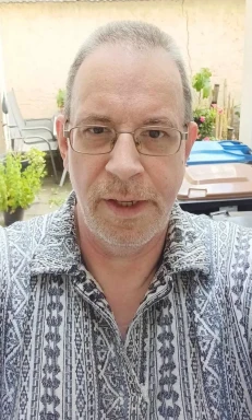 <span>Dietmar, 57</span> <span style='width: 25px; height: 16px; float: right; background-image: url(/bitmaps/flags_small/PH.PNG)'> </span><br><span>Daanbantaya, フィリピン</span> <input type='button' class='joinbtn' style='float: right' value='JOIN NOW' />