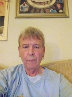 <span>Mark, 58</span> <span style='width: 25px; height: 16px; float: right; background-image: url(/bitmaps/flags_small/UK.PNG)'> </span><br><span>Manchester, สหราชอาณาจักร</span> <input type='button' class='joinbtn' style='float: right' value='JOIN NOW' />