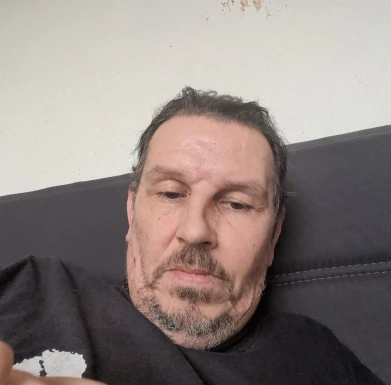 <span>Jackson, 50</span>&nbsp;<span style='width: 25px; height: 16px; float: right; background-image: url(/bitmaps/flags_small/DE.PNG)'>&nbsp;</span><br><span>Essen, Alemania</span>&nbsp;<input type='button' class='joinbtn' style='float: right' value='JOIN NOW' />