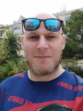 English men looking for love