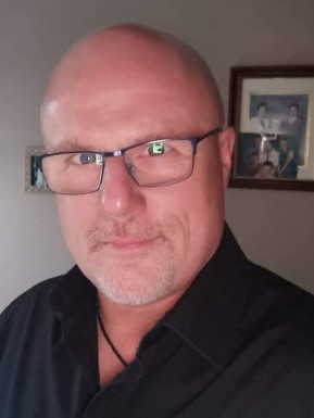 English men looking for love